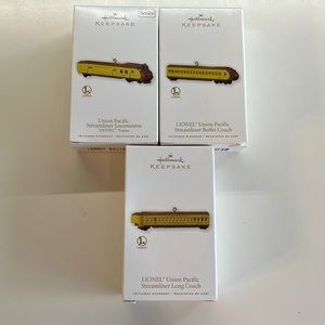 HALLMARK KEEPSAKE ORNAMENT